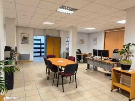 bureau 120m2 avec places de parking