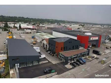 local entrepôt et bureaux