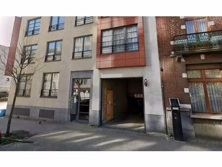 emplacement couvert à proximité de bruxelles midi