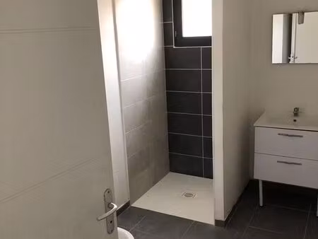 maison recente a la garde adhemar