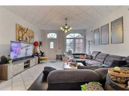 maison 3 façades spacieuse et fonctionnelle