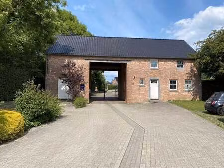 bien d’exception dans un clos privé et sécurisé à beaufays