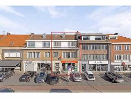 immeuble fiscal avec rez-de-chaussée commercial et deux appa