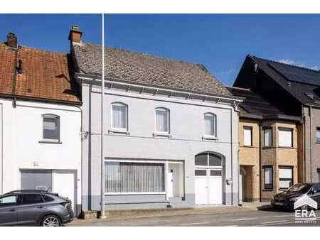 maison à renover avec 4 (possibl 6) chambres & jardin