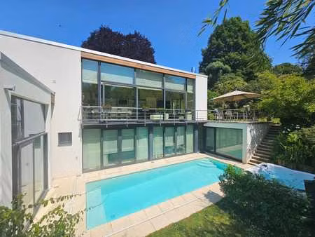 situation exclusive proche de toutes les facilités.