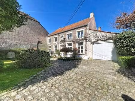magnifique maison de charme avec beau jardin et piscine