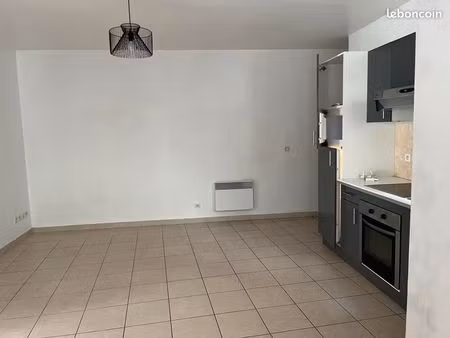 charmant t3 au cœur de lunel-viel