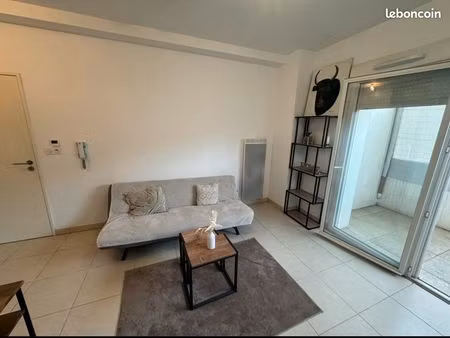 loue grand studio meublé avec terrasse proche gare