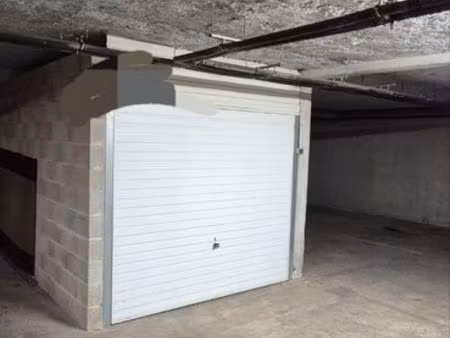 location garage quartier hôpitaux facs