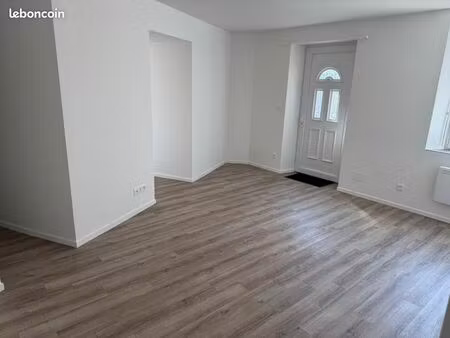 a louer très bel appartement au rez-de-chaussée  commerces à proximité  refait à neuf  pro