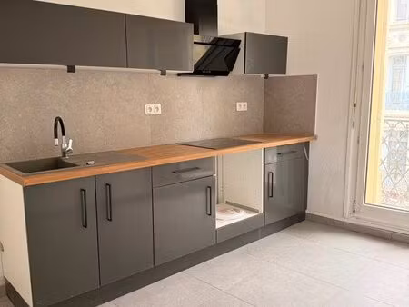 à louer grand t2 lumineux de 50m2 avenue clemenceau bèziers (face caisse d’épargne et post