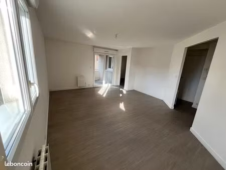 quartier beauvallon - t2 non meublé + balcon