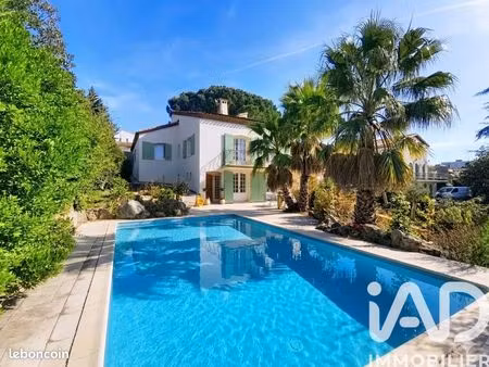 propriété 7 pièces 211 m²