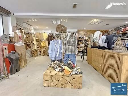 boutique 57 m² aigues-mortes