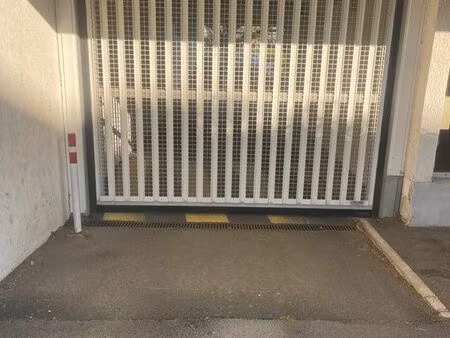 parking extérieur sécurisé