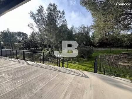 local professionnel 70 m² – terrasse + parking – proche nîmes / montpellier