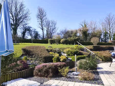 maison individuelle au calme   3 chambres  grand jardin arboré à aix-en-issart