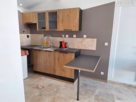 a louer joli petit studio meublé