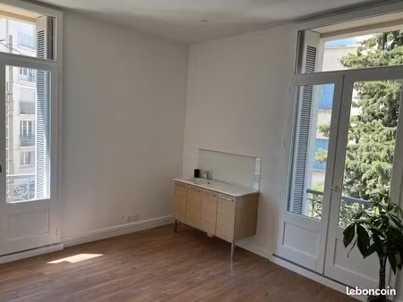 bureaux medicaux / paramedicaux a nimes