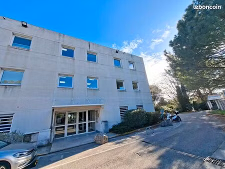 bureaux 83m² parc kennedy nîmes avec 3 emplacements de pk