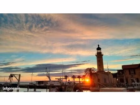 restaurant bar glacier