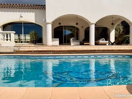 maison 7 pièces 277 m²