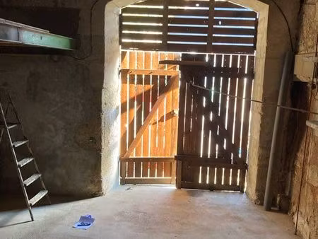 à louer : box de stockage 45 m² avec mezzanine