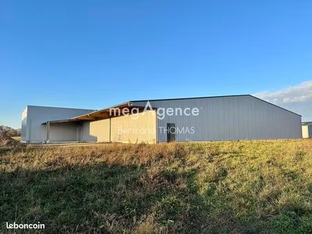 local 1800 m² romagne