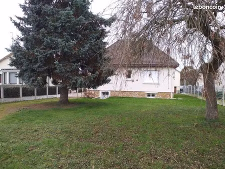 belle maison rénovée sur sous-sol + grand garage