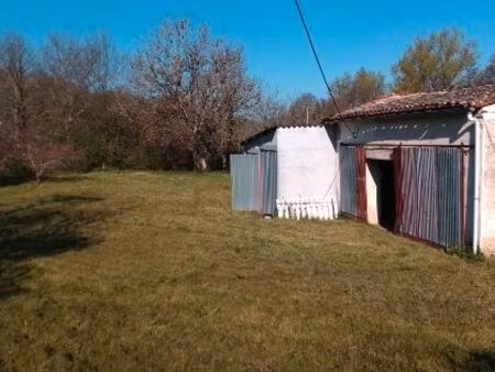 vend terrain 1678m2. avec garage