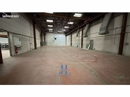 bâtiment 1 700 m²