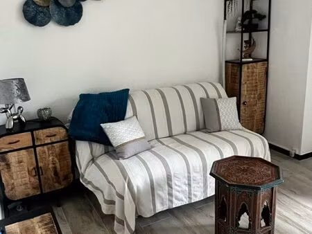 très beau t1 sans travaux au centre ville proche plage