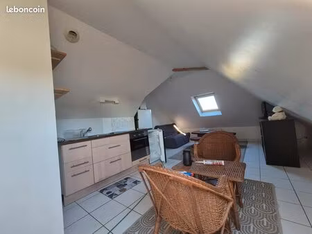 apparemment meublé 620 plus 80 de charges l'eau est compris dans les charges