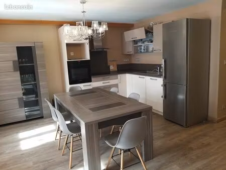 t2 à louer plein centre des rousses