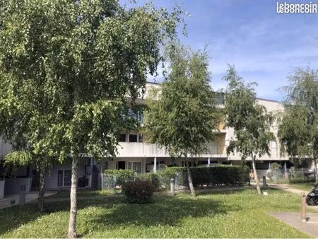 studio avec ascenseur  balcon et parking