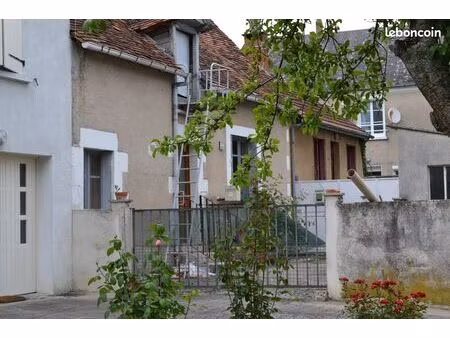 a louer petite maison issoudun