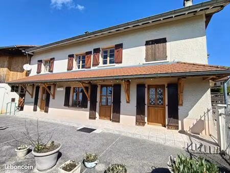 maison typique de village