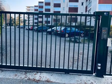 place de parking extérieur dans résidence securisee