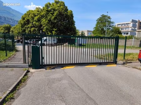 lot 4 places de parking sécurisé privé idéale investisseur