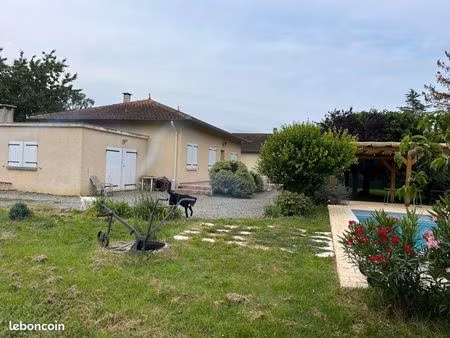 maison plain pied  garage et piscine