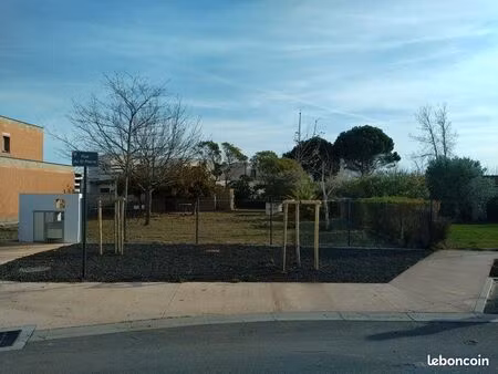 terrain 589 m² serignan