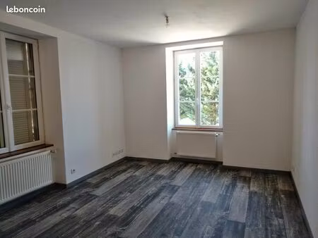 f2 dole proche gare et écoles  parking privé