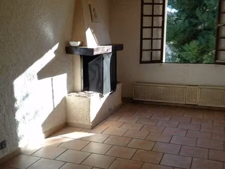 loue villa mitoyenne aubagne