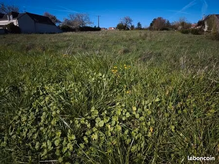 à vendre – terrain à bâtir de 608 m² à la croix-en-touraine