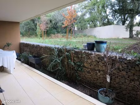 vivre dedans / recevoir dehors : t3 récent avec grande terrasse – castries