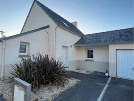 maison récente en bord de mer