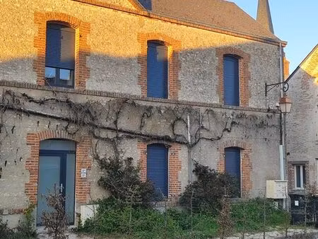 loue appartement plein centre ouzouer-le-marché