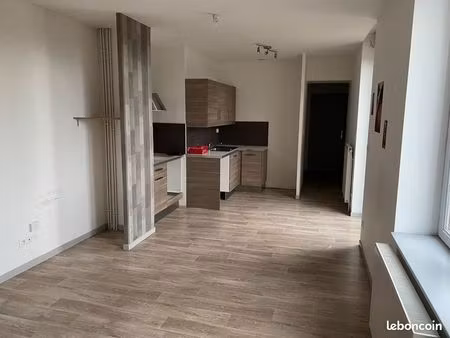 loue t5 avec terrasse dans st galmier