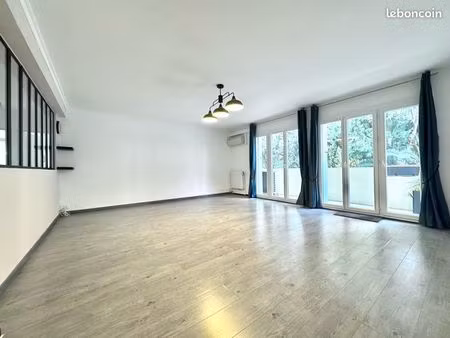 grand t5 de 116m2 - proche centre ville - terrasse & parking - calme et lumineux