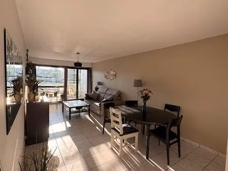 beau t2 lumineux de 50m² – 2 balcons  ascenseur  parking – pessac résidence compostelle